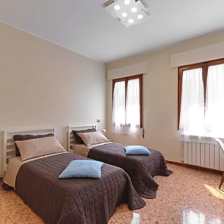 Solandra Masi ゲストハウス 3*