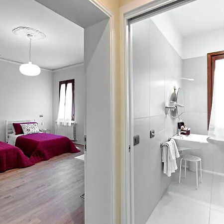 ゲストハウス Solandra Masi ミーラ